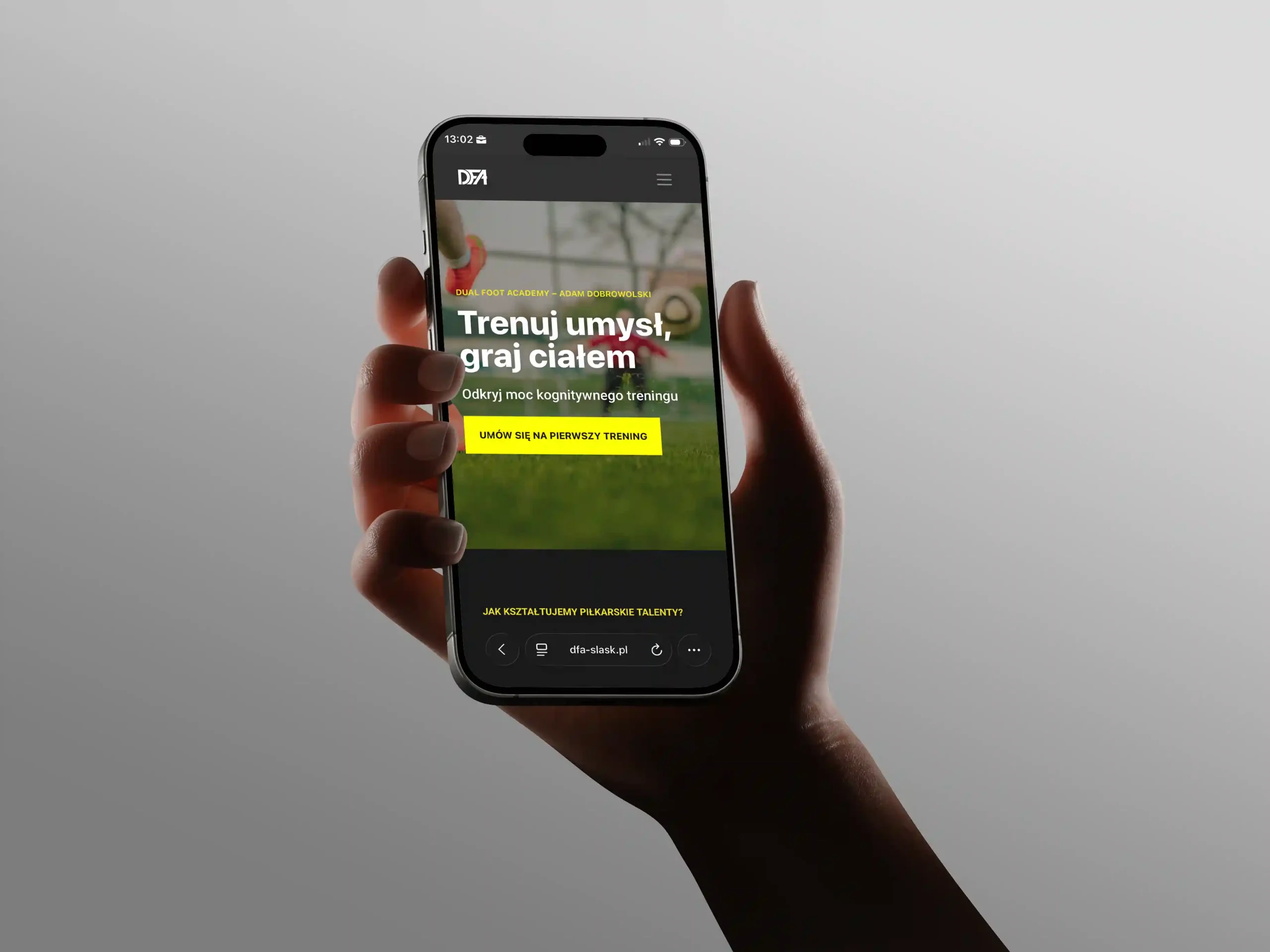 Responsywna strona internetowa firmy DFA pokazana w wersji mobilnej.