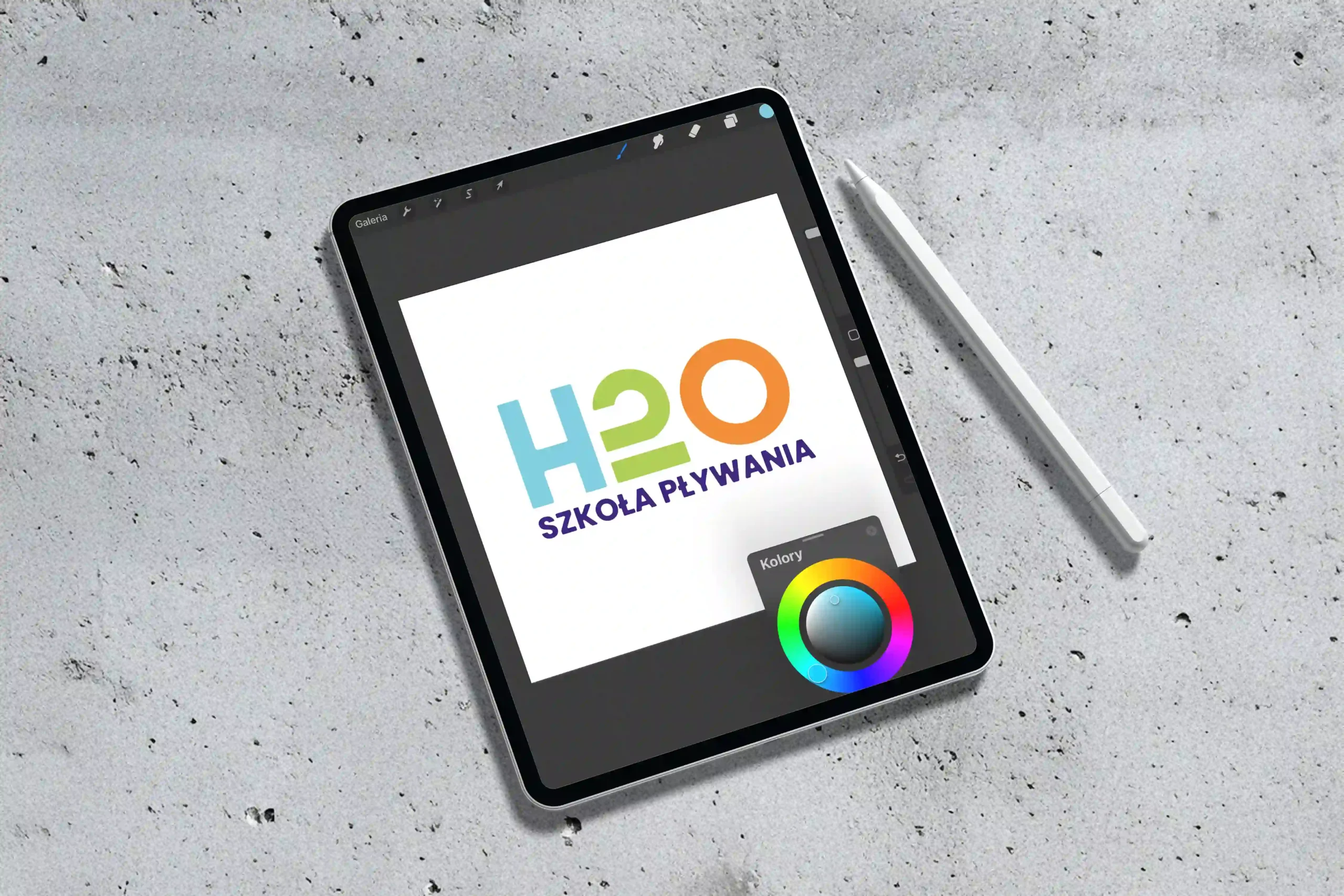 logo firmy h2o pokazane na tablecie